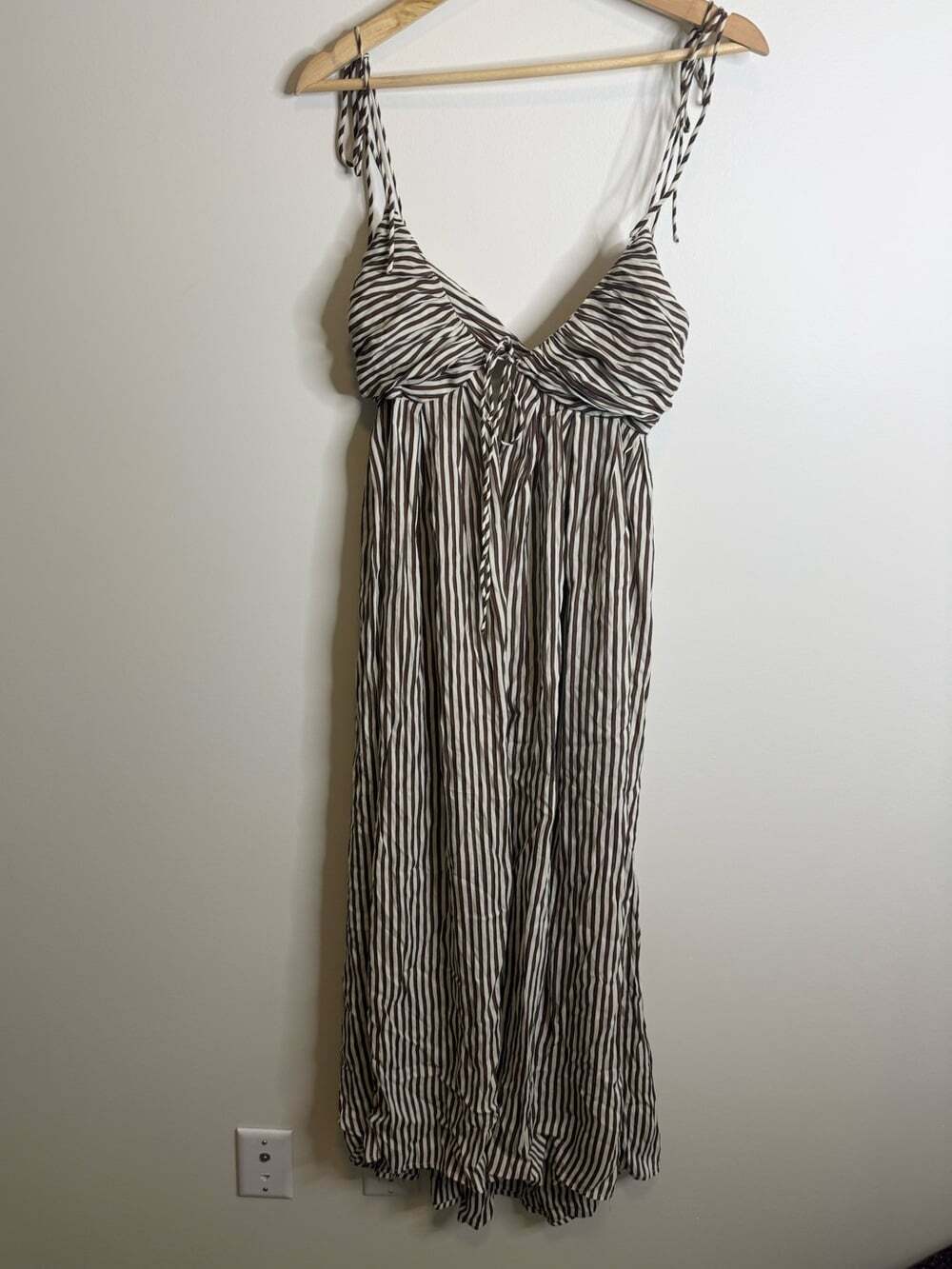 Amuse Society Cream and Black Striped Midi Dress tie size medium